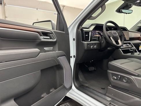 New 2026 GMC Sierra 1500 Denali w/ Denali Reserve Package AWD/4WD image 17