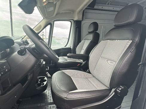 Used 2026 RAM ProMaster 2500 w/ Convenience Group FWD image 4