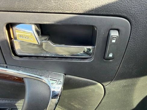 Used 2012 Lincoln MKZ FWD image 17
