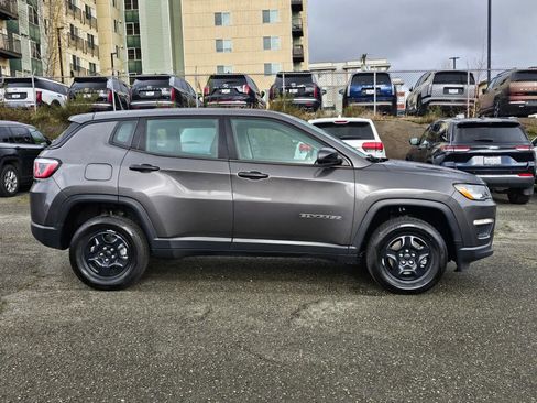 Used 2018 Jeep Compass Sport image 9
