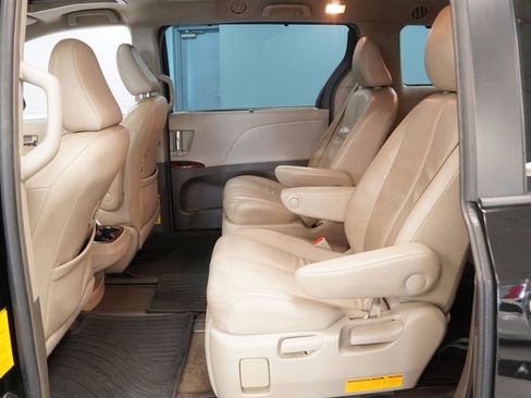 Used 2014 Toyota Sienna XLE w/ Entertainment Package image 24