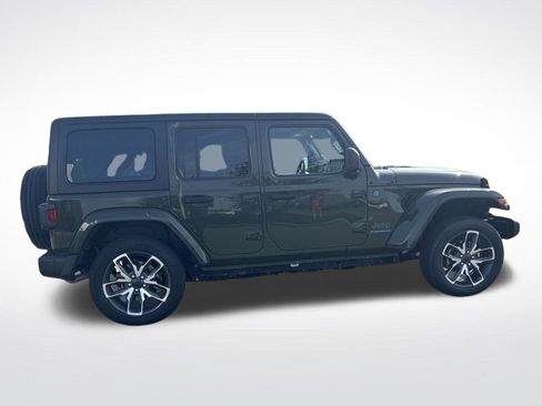 Used 2024 Jeep Wrangler Unlimited w/ Convenience Group AWD/4WD image 8