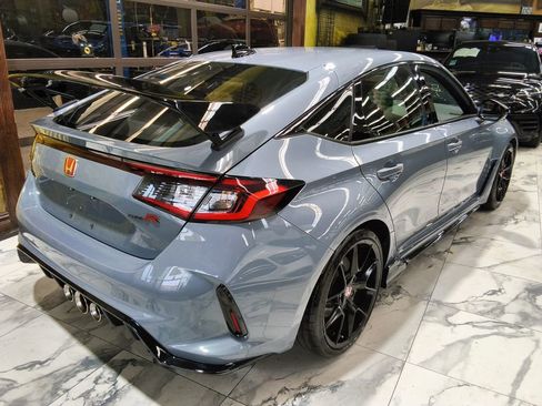 Used 2024 Honda Civic Type R image 3