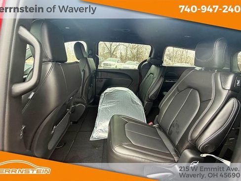 New 2026 Chrysler Pacifica Select image 21