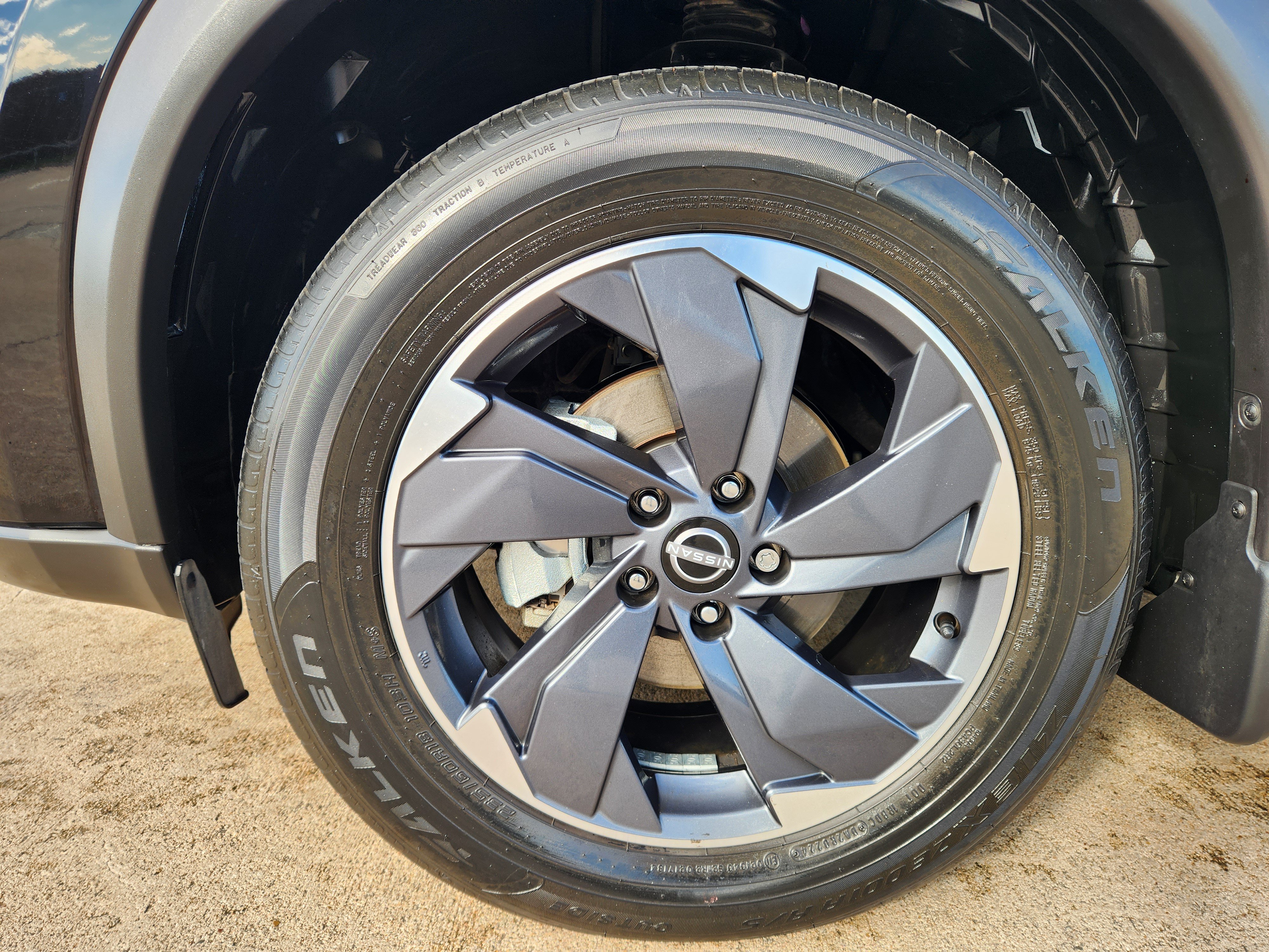 Used 2025 Nissan Rogue SV FWD image 11