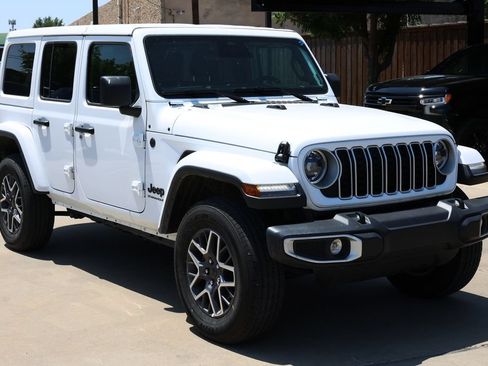 Used 2026 Jeep Wrangler Unlimited Sahara AWD/4WD image 3