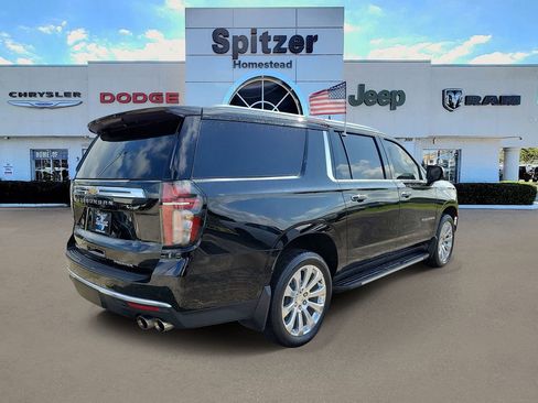 Used 2023 Chevrolet Suburban Premier w/ Advanced Technology Package image 2