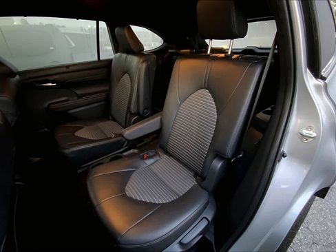 Used 2024 Toyota Highlander XSE FWD image 20