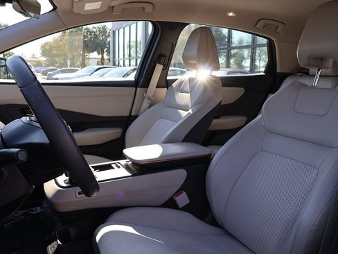 Used 2024 Nissan Ariya AWD image 29