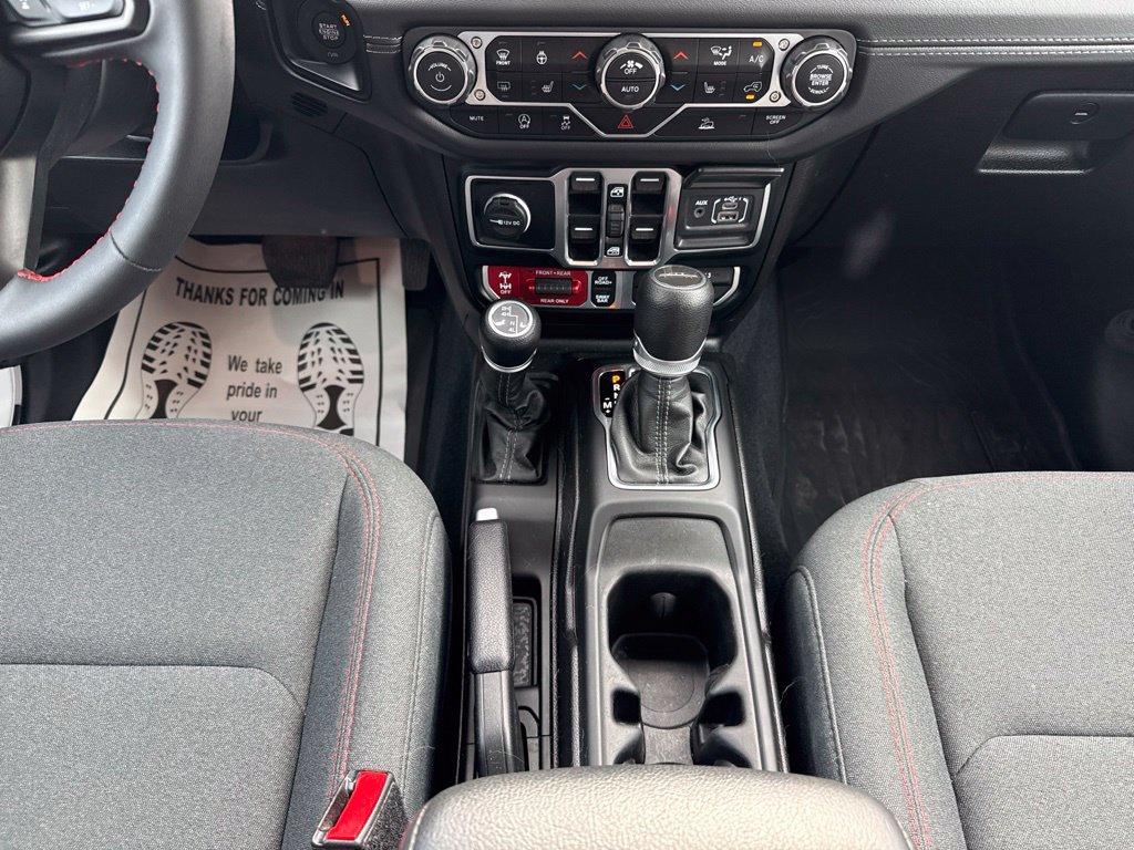 Used 2024 Jeep Gladiator Rubicon w/ Technology Group AWD/4WD image 17