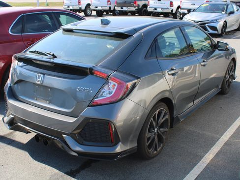Used 2018 Honda Civic Sport Touring image 6
