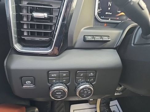 Used 2026 GMC Sierra 3500 Denali Ultimate AWD/4WD image 23