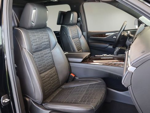 Used 2022 Cadillac Escalade Sport Platinum w/ LPO, ONYX Package AWD/4WD image 21