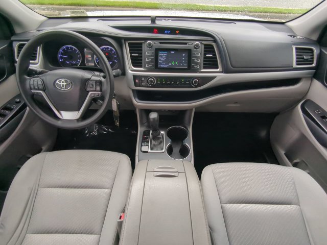 Used 2019 Toyota Highlander LE FWD image 17
