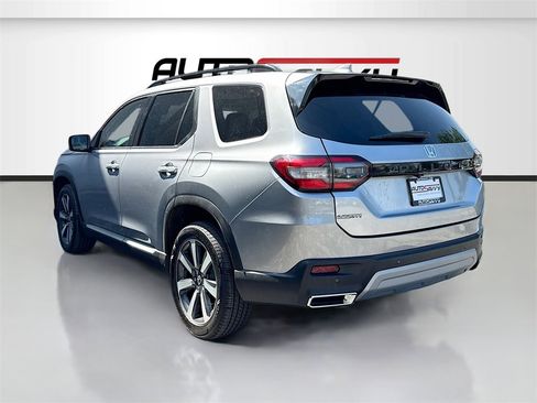 Used 2025 Honda Pilot Touring image 5