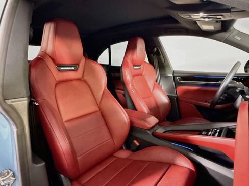 Certified 2025 Porsche Macan Electric RWD image 18