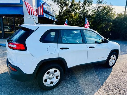 Used 2014 Jeep Cherokee Sport image 14