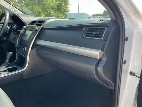 Used 2016 Toyota Camry SE FWD image 21