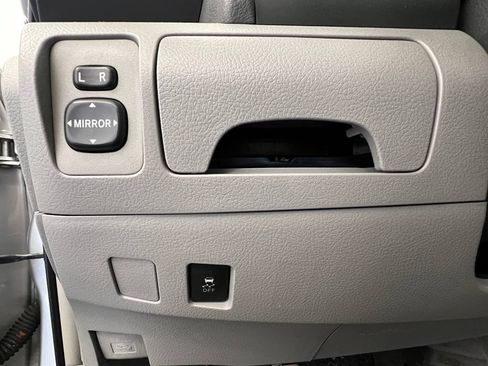 Used 2011 Toyota Camry XLE image 21