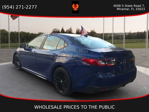 Used 2025 Toyota Camry SE image 5