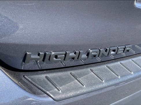 Used 2022 Toyota Highlander L image 31