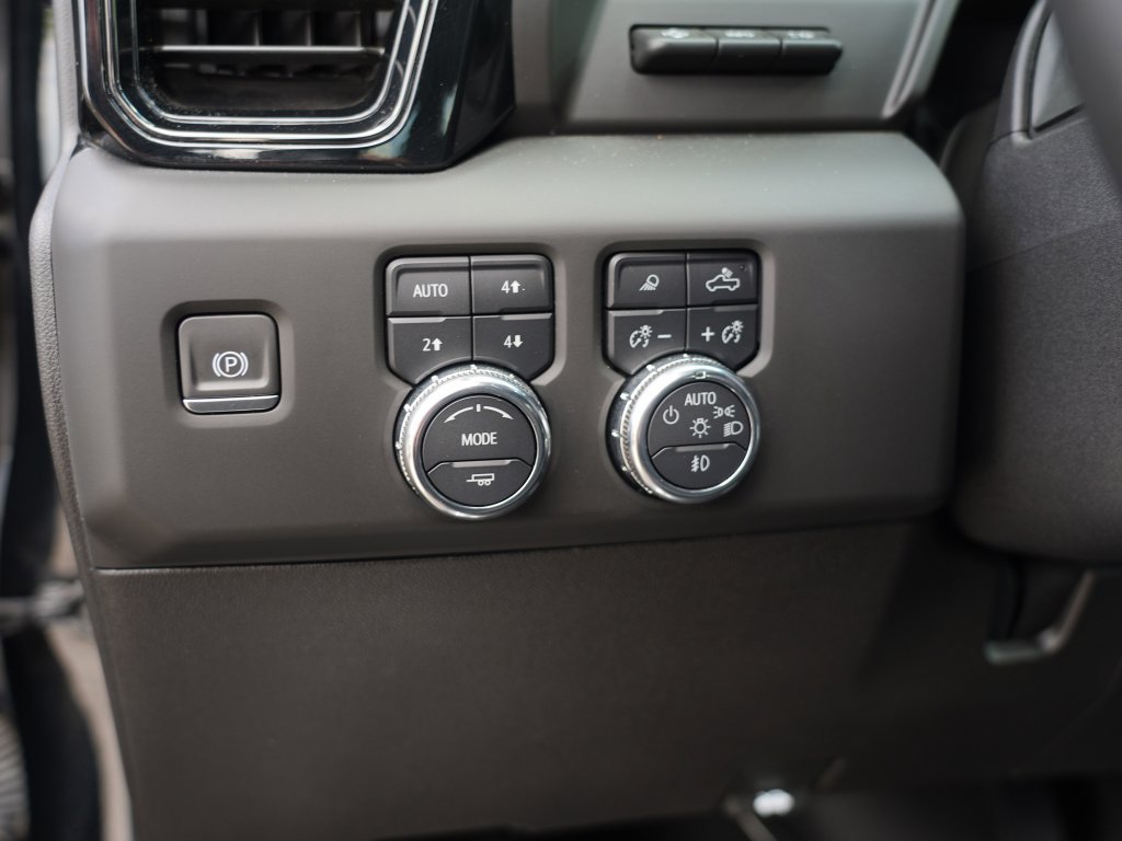 Used 2024 GMC Sierra 2500 AT4 w/ AT4 Premium Plus Package AWD/4WD image 16