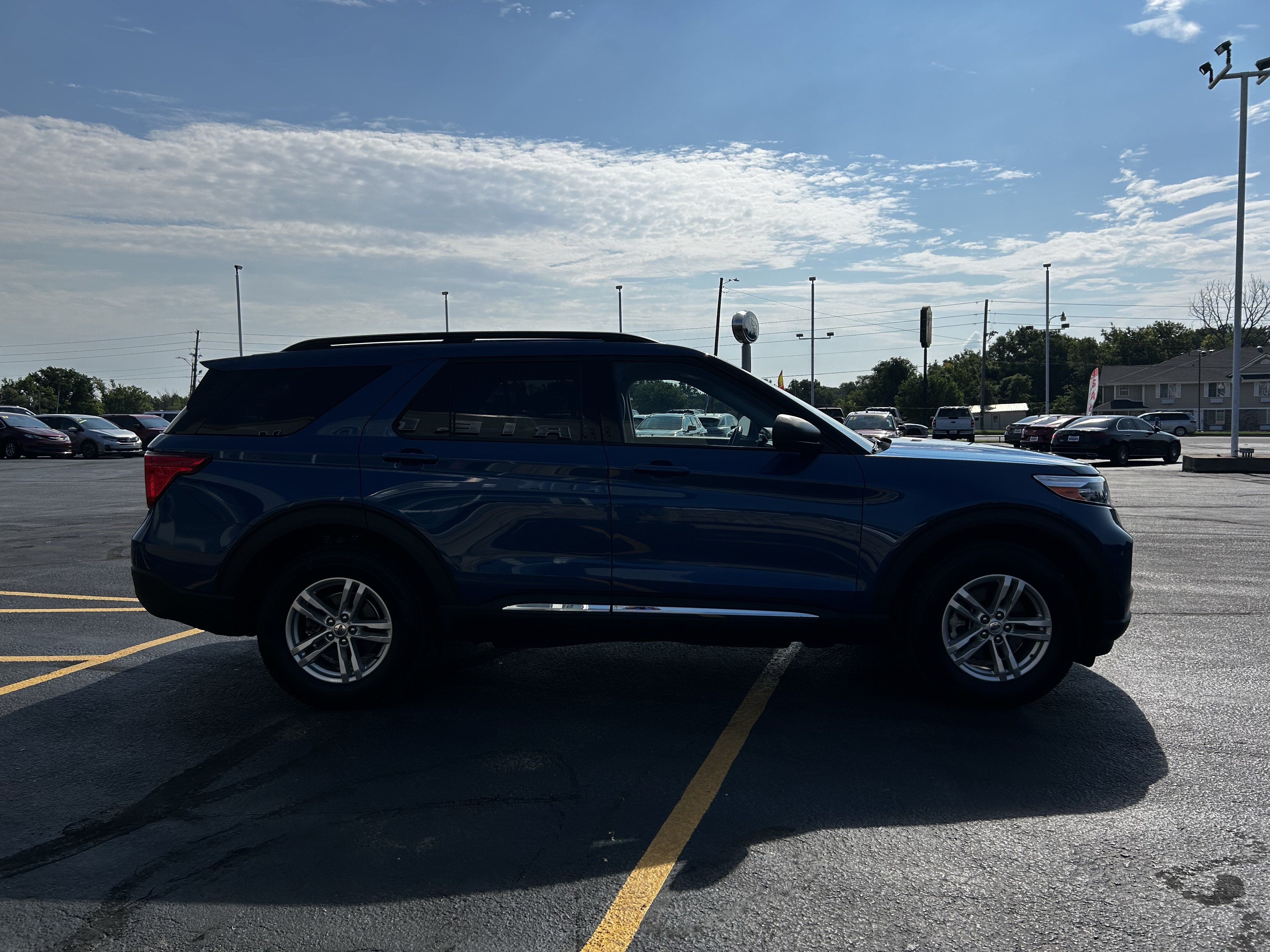 Used 2023 Ford Explorer XLT w/ Equipment Group 202A AWD/4WD image 4