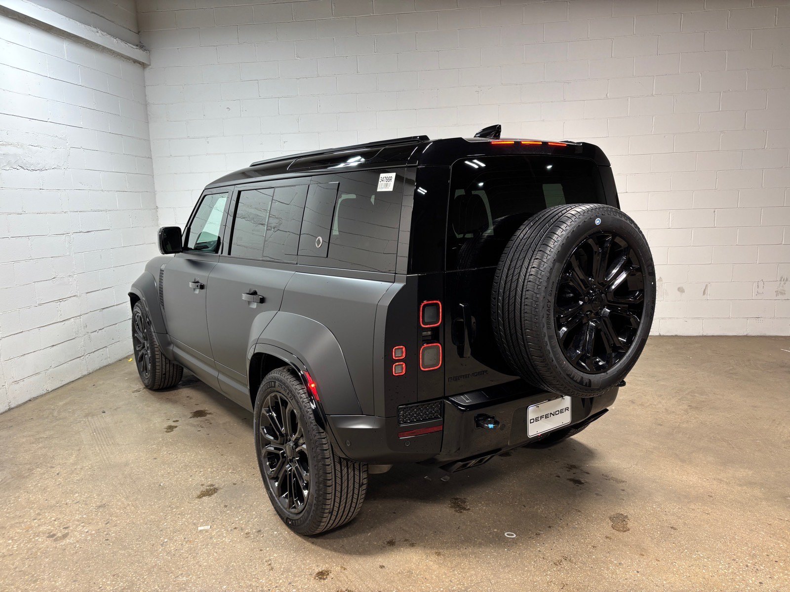 New 2026 Land Rover Defender 110 OCTA AWD/4WD image 9