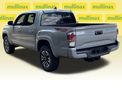 Used 2020 Toyota Tacoma TRD Sport w/ TRD Premium Sport Package AWD/4WD image 10