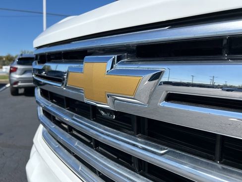Used 2024 Chevrolet Silverado 2500 High Country w/ High Country Premium Package image 11