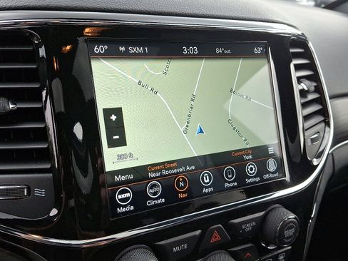 Used 2022 Jeep Grand Cherokee Limited image 19