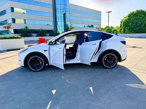 Used 2023 Tesla Model Y Long Range AWD/4WD image 36