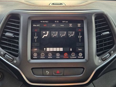 Used 2019 Jeep Cherokee Trailhawk AWD/4WD image 21