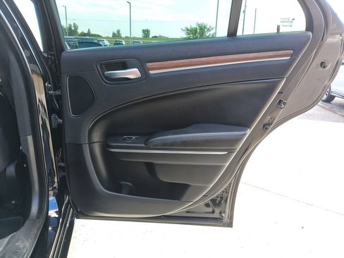 Used 2017 Chrysler 300 C Platinum AWD/4WD image 15