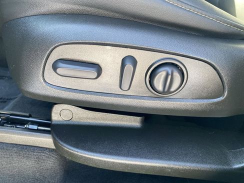 Used 2023 Chevrolet Traverse LT w/ LT Premium Package image 24