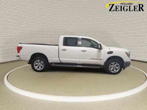 Used 2017 Nissan Titan SV AWD/4WD image 4