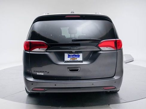 Used 2019 Chrysler Pacifica Touring-L w/ S Appearance Package image 5
