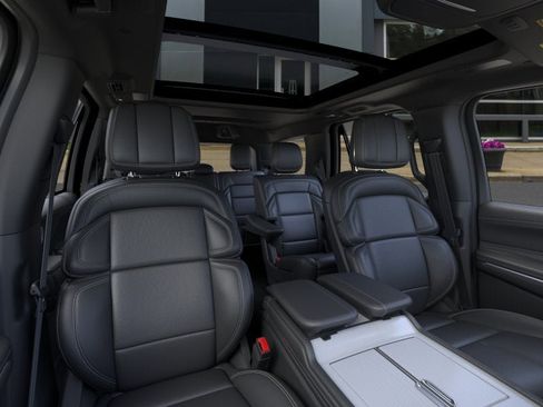 New 2026 Lincoln Navigator Reserve AWD/4WD image 10