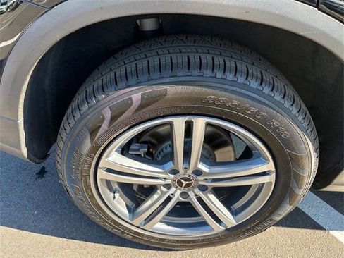 Used 2022 Mercedes-Benz GLC 300 w/ Premium Package Lite image 20