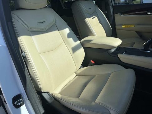 Used 2017 Cadillac XT5 Luxury FWD image 28