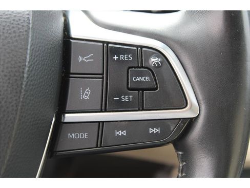 Used 2020 Toyota Highlander Limited image 22