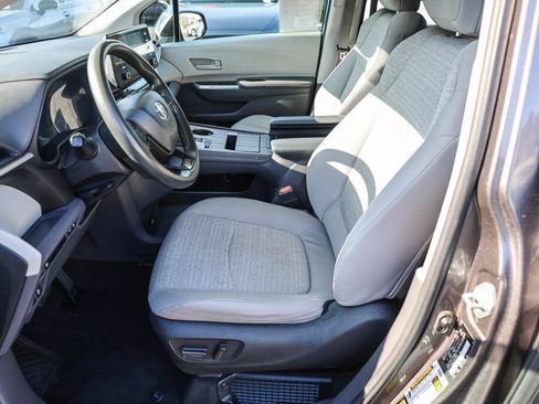 Certified 2023 Toyota Sienna LE w/ LE Plus Package FWD image 11
