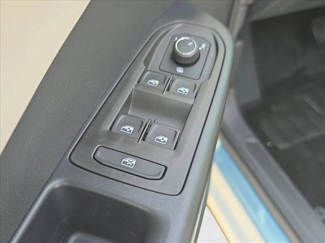 New 2026 Volkswagen Taos SE FWD image 5