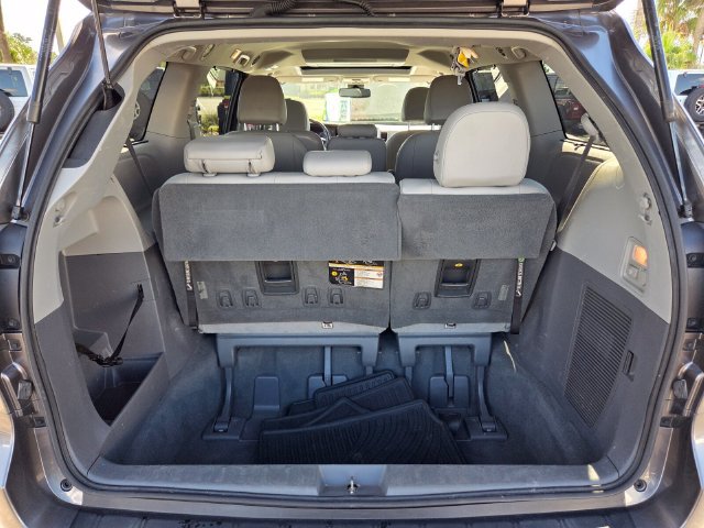Used 2020 Toyota Sienna XLE Premium FWD image 16