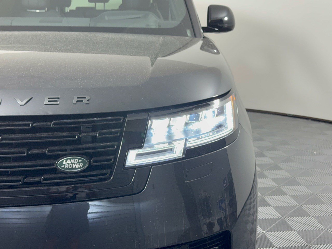 Used 2025 Land Rover Range Rover Long Wheelbase SE AWD/4WD image 12