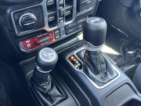 Used 2026 Jeep Wrangler Unlimited Rubicon AWD/4WD image 18