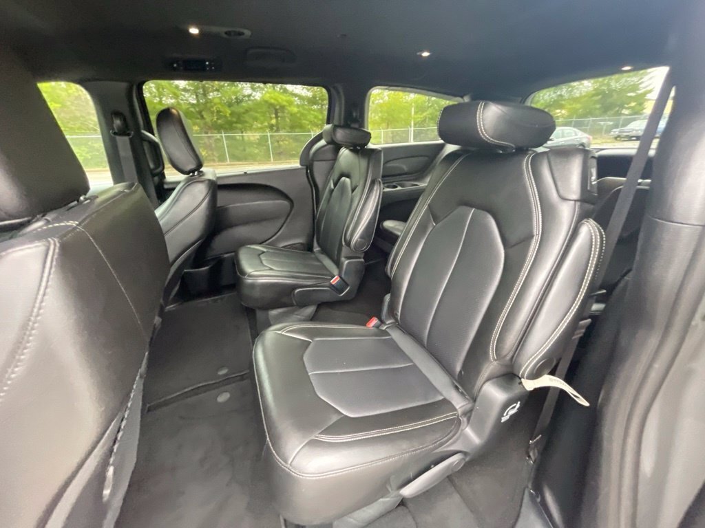 Used 2025 Chrysler Pacifica Select FWD image 17