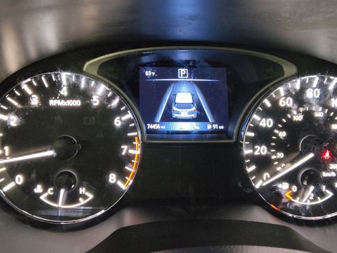 Used 2019 Nissan Pathfinder SV image 23