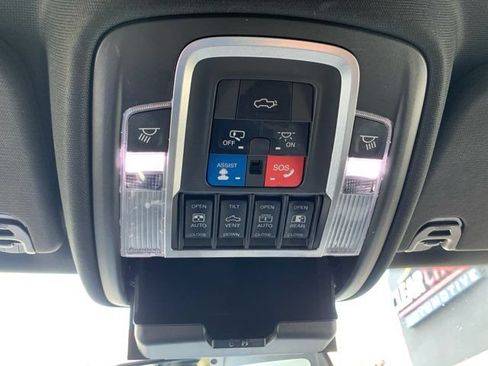Used 2019 RAM 1500 Laramie AWD/4WD image 38