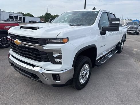 Used 2025 Chevrolet Silverado 2500 LT w/ Convenience Package AWD/4WD image 3